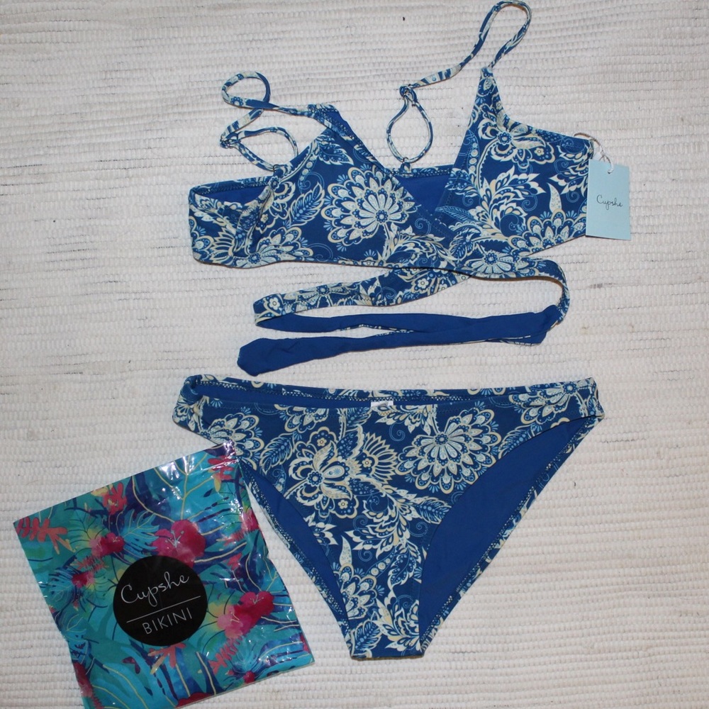 Cupshe Seaside Wind Chime Floral Bikini Set